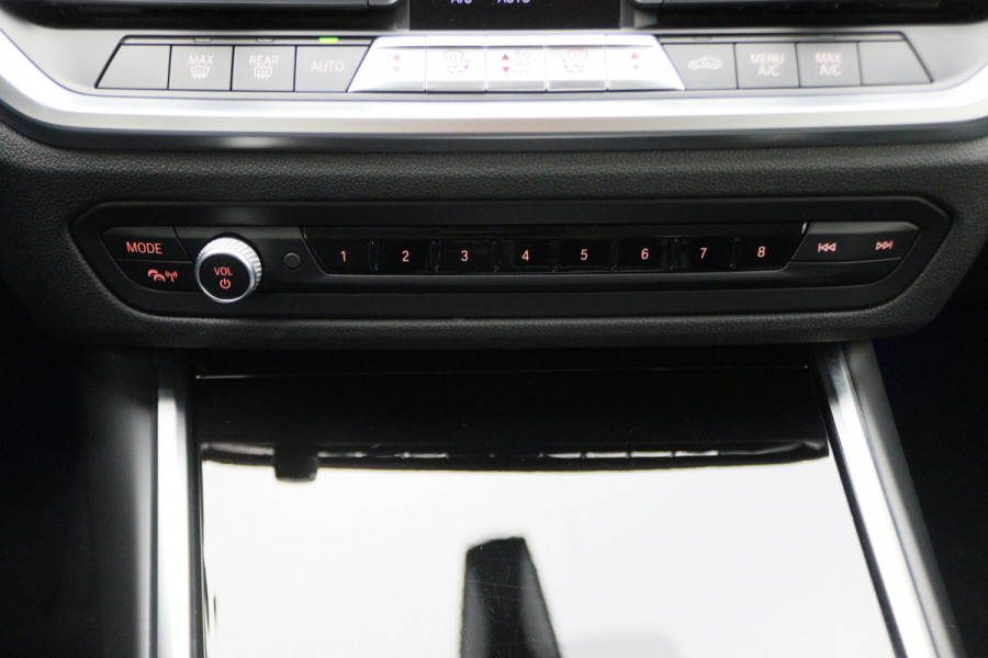 BMW 3 Serie 318i Executive Edition Leer, Sportstoelen, Lane Assist, Apple Carplay, LED, PDC, 18"