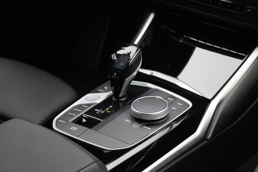 BMW 3 Serie 318i Executive Edition Leer, Sportstoelen, Lane Assist, Apple Carplay, LED, PDC, 18"