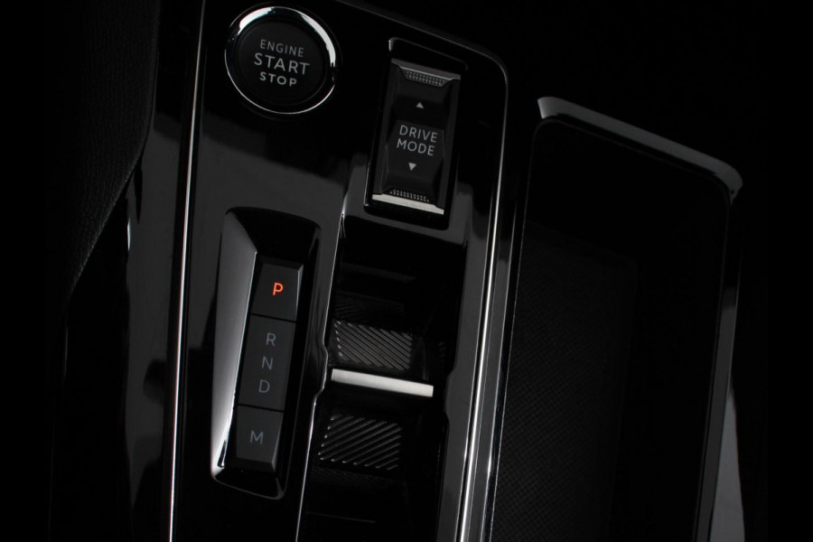 Peugeot 5008 1.2 PureTech GT Black Pack 7p Climate control Adaptive cruise control Achteruitrijd camera Verwarmde voorstoelen Keyless Navigatie LED Apple Carplay/ Android Auto