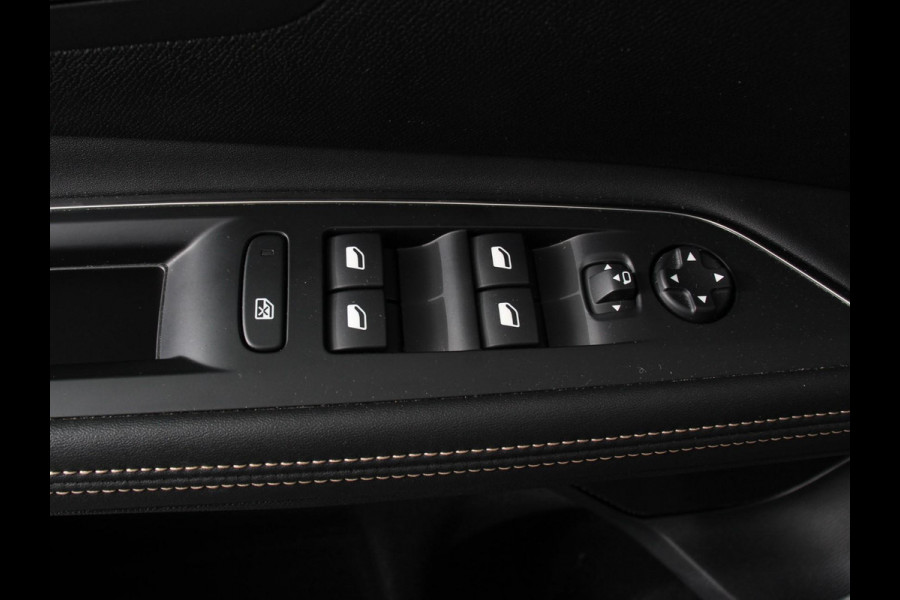Peugeot 5008 1.2 PureTech GT Black Pack 7p Climate control Adaptive cruise control Achteruitrijd camera Verwarmde voorstoelen Keyless Navigatie LED Apple Carplay/ Android Auto