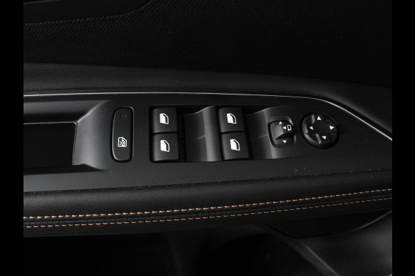 Peugeot 5008 1.2 PureTech GT Black Pack 7p Climate control Adaptive cruise control Achteruitrijd camera Verwarmde voorstoelen Keyless Navigatie LED Apple Carplay/ Android Auto