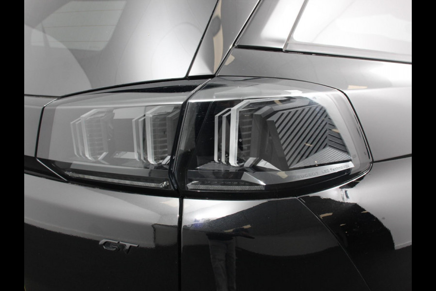 Peugeot 5008 1.2 PureTech GT Black Pack 7p Climate control Adaptive cruise control Achteruitrijd camera Verwarmde voorstoelen Keyless Navigatie LED Apple Carplay/ Android Auto
