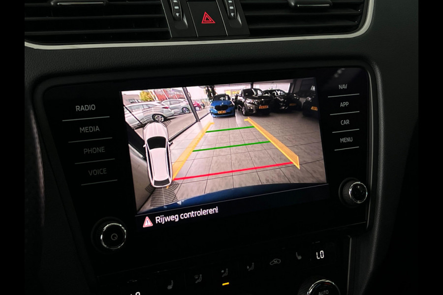 Škoda Octavia Combi 1.5 TSI Greentech Sport Business NL AUTO | PANO | SPORTSTOELEN | CARPLAY | ! 2DE PINKSTERDAG GEOPEND VAN 10:00 UUR T/M 17:00 UUR