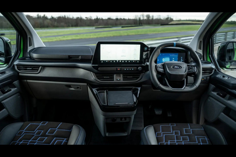 Ford Transit Custom 320 2.5 PHEV L2H1 MS-RT DC 233pk | Dubbele zijschuifdeur | Inklapbare trekhaak | Navigatie systeem | Adaptieve LED koplampen met verblindingsvrij grootlicht | Bekleding zijwand en achterdeuren (volledig)