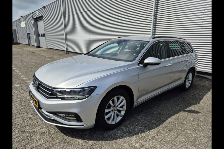 Volkswagen Passat Variant 1.5 TSI Comfort Business New Model,Navigatie,ACC,parkeersensoren