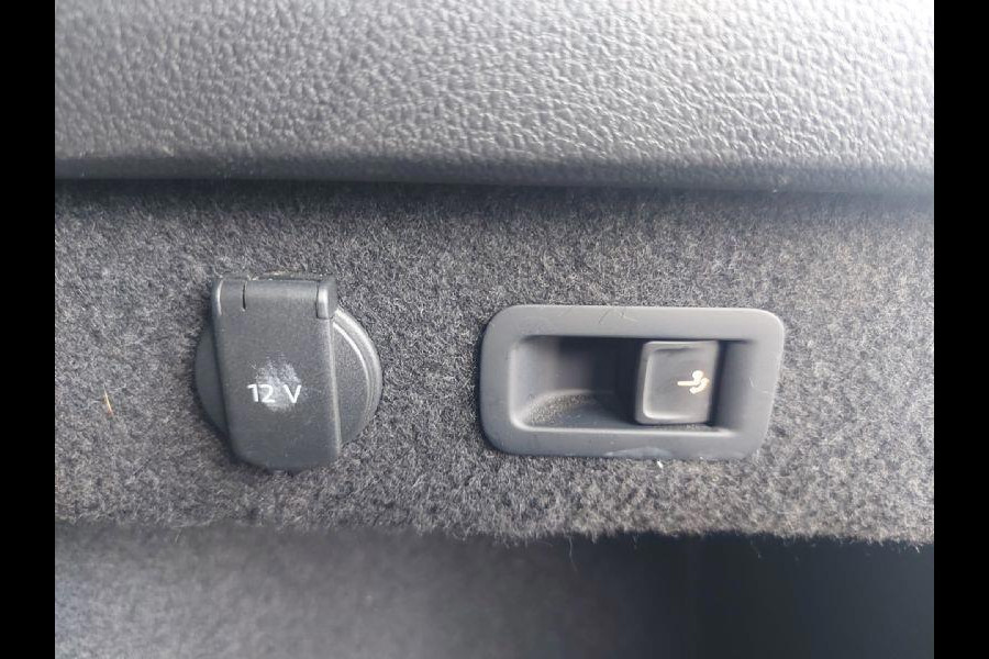 Volkswagen Passat Variant 1.5 TSI Comfort Business New Model,Navigatie,ACC,parkeersensoren