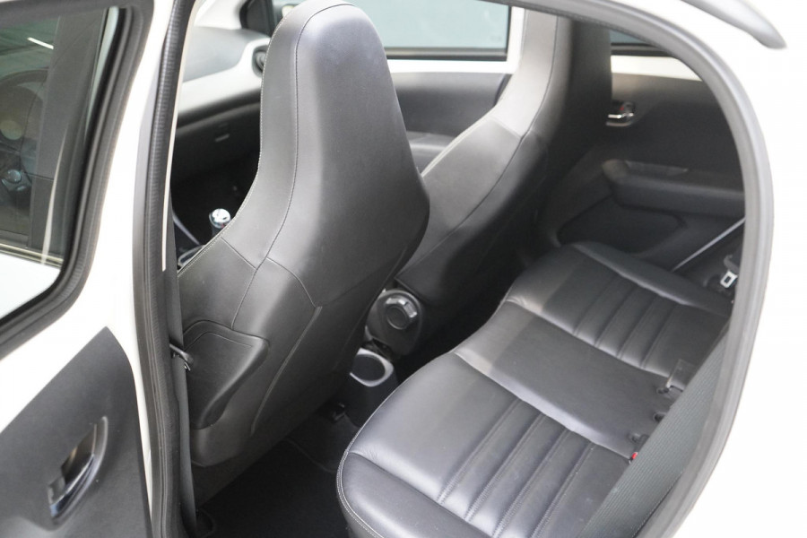 Peugeot 108 1.0 e-VTi 5-drs Allure TOP! | Cabrio | ECC | Vouwdak | Bluetooth | Achteruitrijcamera | Leder | Stoelverwarming | Zuinig!