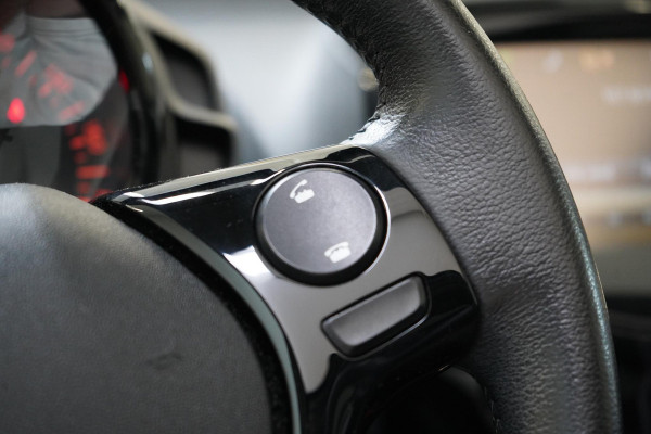 Peugeot 108 1.0 e-VTi 5-drs Allure TOP! | Cabrio | ECC | Vouwdak | Bluetooth | Achteruitrijcamera | Leder | Stoelverwarming | Zuinig!