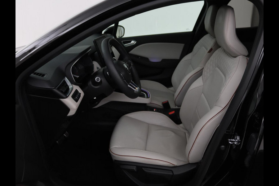 Renault Clio 1.3 TCe Initiale Paris | Automaat | Leder | Stoel & stuurverwarming | 360 camera | Carplay | Park Assist | Keyless | Full LED | Dodehoek detectie | Navigatie