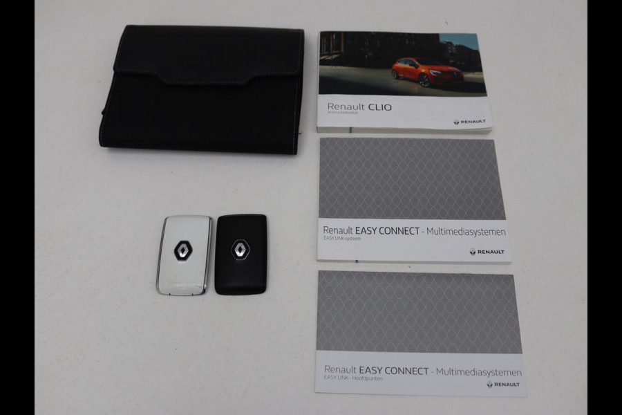 Renault Clio 1.3 TCe Initiale Paris | Automaat | Leder | Stoel & stuurverwarming | 360 camera | Carplay | Park Assist | Keyless | Full LED | Dodehoek detectie | Navigatie