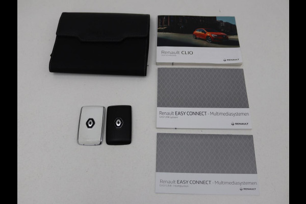 Renault Clio 1.3 TCe Initiale Paris | Automaat | Leder | Stoel & stuurverwarming | 360 camera | Carplay | Park Assist | Keyless | Full LED | Dodehoek detectie | Navigatie