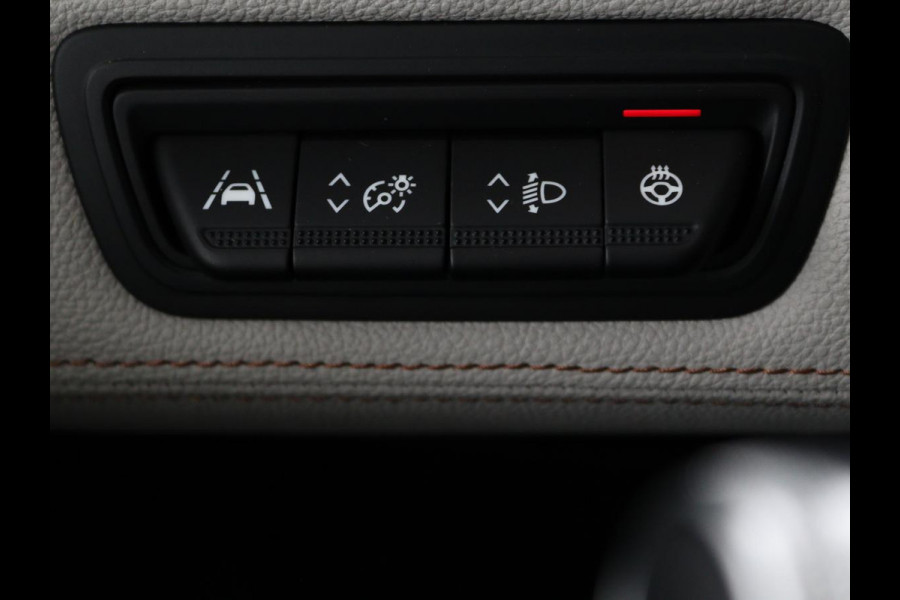 Renault Clio 1.3 TCe Initiale Paris | Automaat | Leder | Stoel & stuurverwarming | 360 camera | Carplay | Park Assist | Keyless | Full LED | Dodehoek detectie | Navigatie