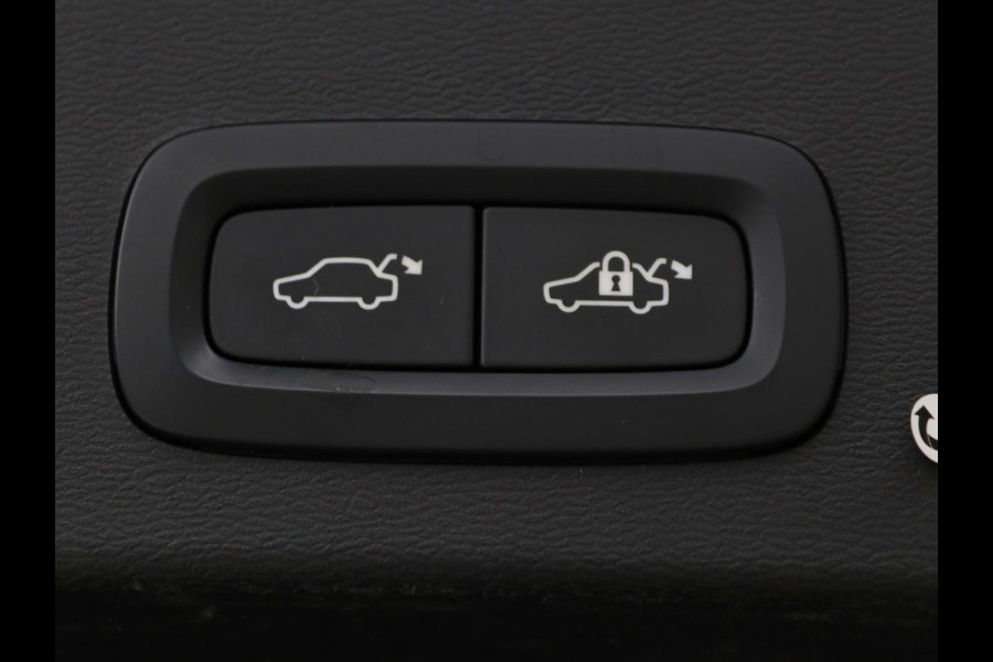 Volvo XC40 1.5 T5 Recharge Business Pro | Adaptive cruise | Camera | Carplay | Keyless | Navigatie | Parkeerverwarming | Full LED | Dodehoek detectie | PHEV