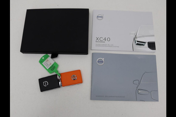 Volvo XC40 1.5 T5 Recharge Business Pro | Adaptive cruise | Camera | Carplay | Keyless | Navigatie | Parkeerverwarming | Full LED | Dodehoek detectie | PHEV