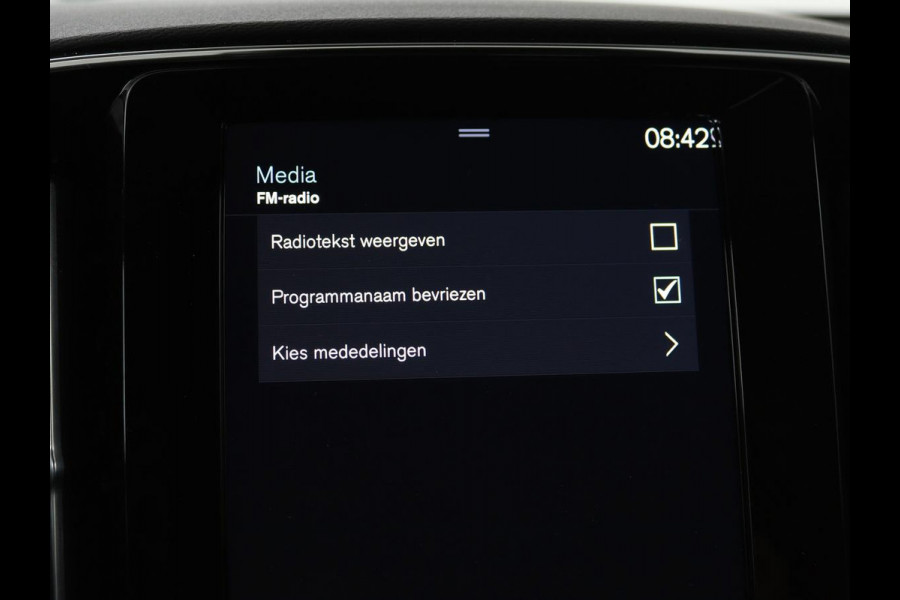 Volvo XC40 1.5 T5 Recharge Business Pro | Adaptive cruise | Camera | Carplay | Keyless | Navigatie | Parkeerverwarming | Full LED | Dodehoek detectie | PHEV