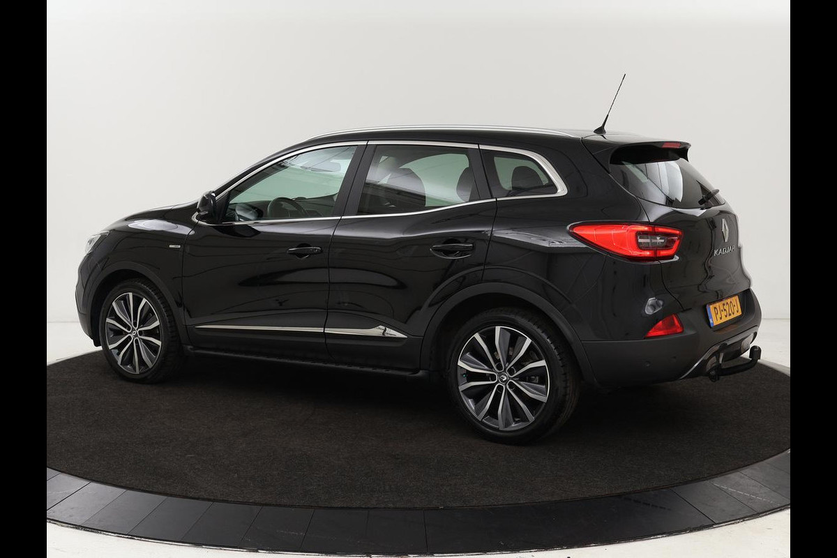 Renault Kadjar 1.2 TCe Bose | 1e eigenaar | 62.500km NAP | Automaat | Camera | Trekhaak | Navigatie | Keyless | Full LED | Half leder | Dodehoek detectie | Climate control | Bluetooth Renault Kadjar 1.2 TCe Bose | 1e eigenaar | 62.500km NAP | Automaat | Camera | Trekhaak | Navigatie | Keyless | Full LED | Half leder | Dodehoek detectie | Climate control | Bluetooth