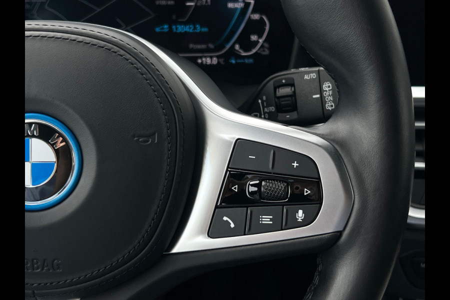 BMW 3 Serie Touring 320e Business Edition Plus NL AUTO | LEDER | STOELVERW | CARPLAY | ! 2DE PINKSTERDAG GEOPEND VAN 10:00 UUR T/M 17:00 UUR