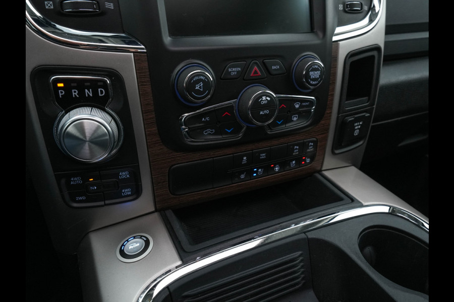 Dodge Ram 1500 5.7 V8 HEMI LARAMIE Quad-Cab 6'4 [ 5-Pers. ] Aut. *PANO | LUXURY-LEATHER | MEMORY-PACK | ALPINE-SOUNDSYSTEM | CAMERA | NAVI-FULLMAP | HEATED-COOLED-COMFORTSEATS| TOWBAR | 20''ALU*