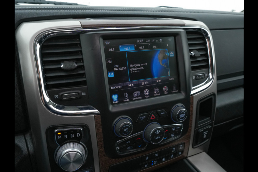 Dodge Ram 1500 5.7 V8 HEMI LARAMIE Quad-Cab 6'4 [ 5-Pers. ] Aut. *PANO | LUXURY-LEATHER | MEMORY-PACK | ALPINE-SOUNDSYSTEM | CAMERA | NAVI-FULLMAP | HEATED-COOLED-COMFORTSEATS| TOWBAR | 20''ALU*