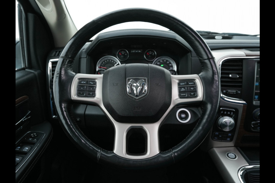 Dodge Ram 1500 5.7 V8 HEMI LARAMIE Quad-Cab 6'4 [ 5-Pers. ] Aut. *PANO | LUXURY-LEATHER | MEMORY-PACK | ALPINE-SOUNDSYSTEM | CAMERA | NAVI-FULLMAP | HEATED-COOLED-COMFORTSEATS| TOWBAR | 20''ALU*