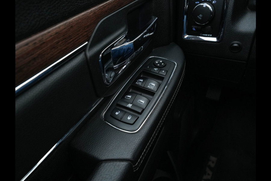 Dodge Ram 1500 5.7 V8 HEMI LARAMIE Quad-Cab 6'4 [ 5-Pers. ] Aut. *PANO | LUXURY-LEATHER | MEMORY-PACK | ALPINE-SOUNDSYSTEM | CAMERA | NAVI-FULLMAP | HEATED-COOLED-COMFORTSEATS| TOWBAR | 20''ALU*