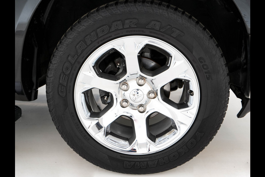 Dodge Ram 1500 5.7 V8 HEMI LARAMIE Quad-Cab 6'4 [ 5-Pers. ] Aut. *PANO | LUXURY-LEATHER | MEMORY-PACK | ALPINE-SOUNDSYSTEM | CAMERA | NAVI-FULLMAP | HEATED-COOLED-COMFORTSEATS| TOWBAR | 20''ALU*