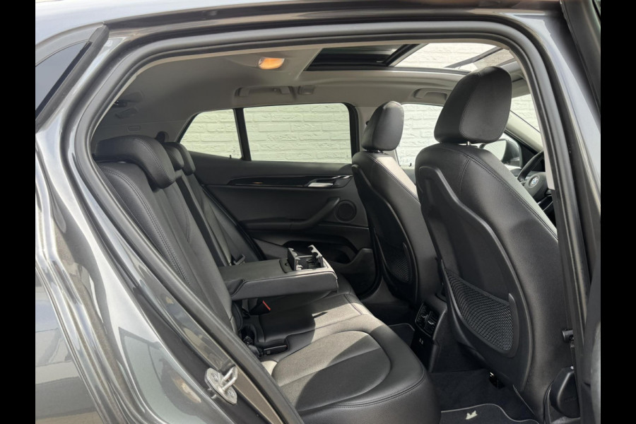 BMW X2 SDrive18i High Executive Led Panorama Sfeer verlichting Leder Cruise Clima