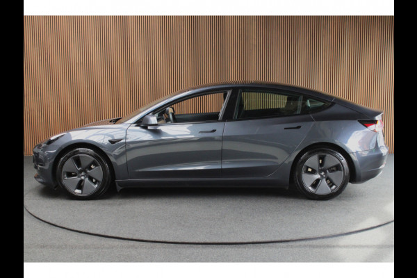 Tesla Model 3 RWD ACC Autopilot Stuurverwarm. PDC Leer Navi Panoramadak 360° Elektr. achterklep Stoelverwarming voor & achter Climate voor & achter LM velgen BTW auto! Nieuw!
