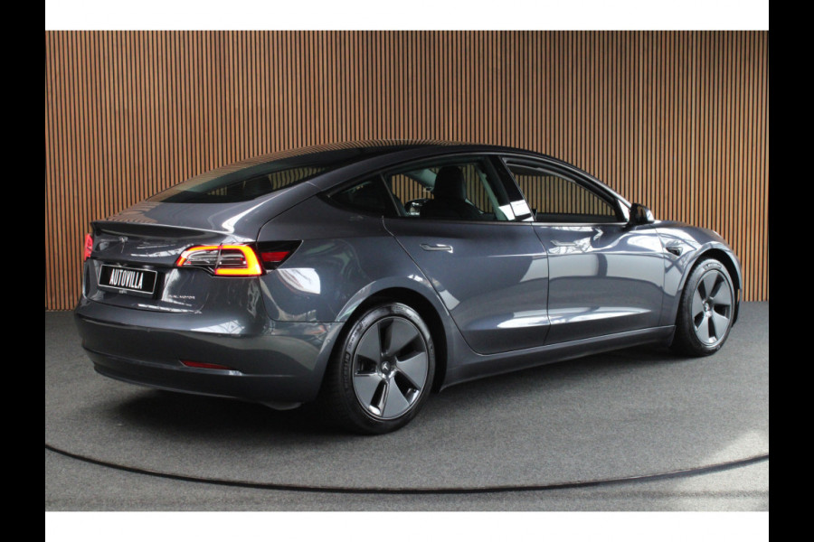 Tesla Model 3 RWD ACC Autopilot Stuurverwarm. PDC Leer Navi Panoramadak 360° Elektr. achterklep Stoelverwarming voor & achter Climate voor & achter LM velgen BTW auto! Nieuw!