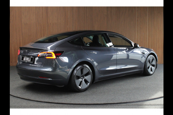 Tesla Model 3 RWD ACC Autopilot Stuurverwarm. PDC Leer Navi Panoramadak 360° Elektr. achterklep Stoelverwarming voor & achter Climate voor & achter LM velgen BTW auto! Nieuw!