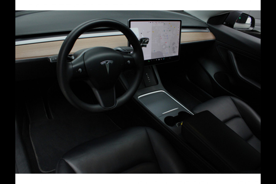 Tesla Model 3 RWD ACC Autopilot Stuurverwarm. PDC Leer Navi Panoramadak 360° Elektr. achterklep Stoelverwarming voor & achter Climate voor & achter LM velgen BTW auto! Nieuw!
