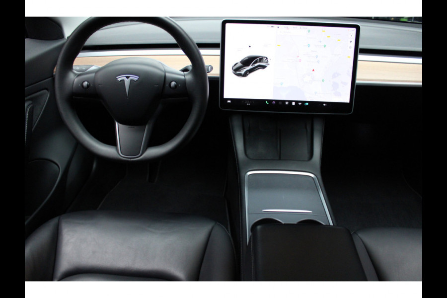 Tesla Model 3 RWD ACC Autopilot Stuurverwarm. PDC Leer Navi Panoramadak 360° Elektr. achterklep Stoelverwarming voor & achter Climate voor & achter LM velgen BTW auto! Nieuw!