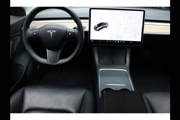 Tesla Model 3 RWD ACC Autopilot Stuurverwarm. PDC Leer Navi Panoramadak 360° Elektr. achterklep Stoelverwarming voor & achter Climate voor & achter LM velgen BTW auto! Nieuw!