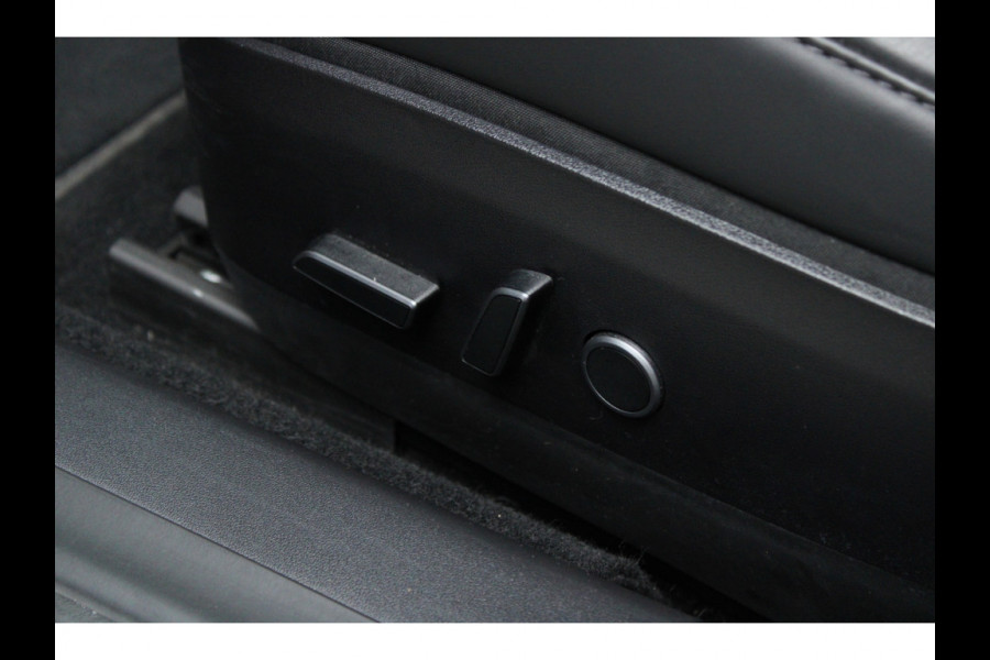 Tesla Model 3 RWD ACC Autopilot Stuurverwarm. PDC Leer Navi Panoramadak 360° Elektr. achterklep Stoelverwarming voor & achter Climate voor & achter LM velgen BTW auto! Nieuw!