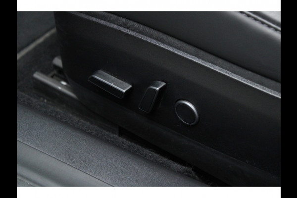 Tesla Model 3 RWD ACC Autopilot Stuurverwarm. PDC Leer Navi Panoramadak 360° Elektr. achterklep Stoelverwarming voor & achter Climate voor & achter LM velgen BTW auto! Nieuw!