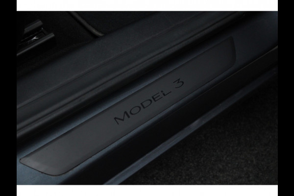 Tesla Model 3 RWD ACC Autopilot Stuurverwarm. PDC Leer Navi Panoramadak 360° Elektr. achterklep Stoelverwarming voor & achter Climate voor & achter LM velgen BTW auto! Nieuw!