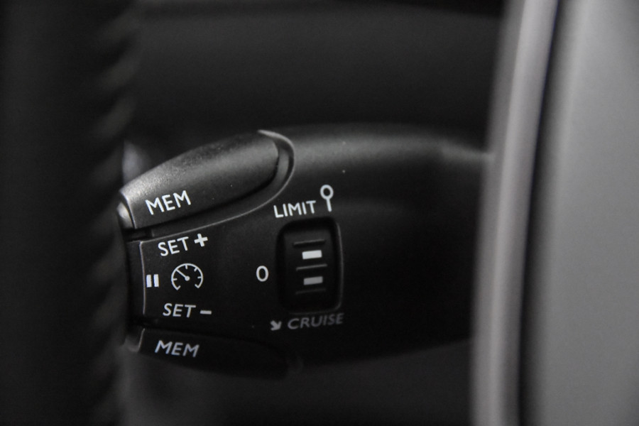 Peugeot 2008 Allure 130 *1ste Eigenaar*Leer*Navigatie*360 Camera*