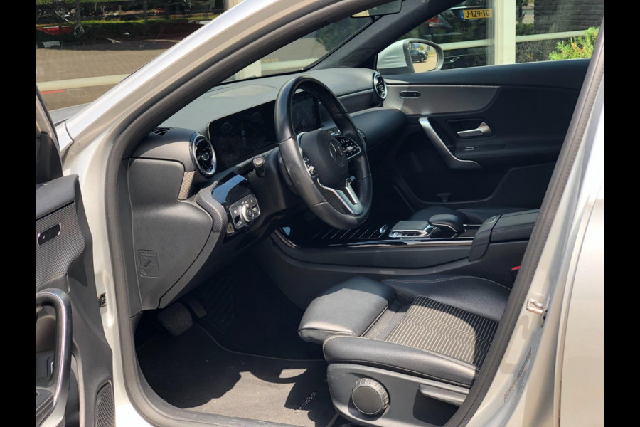 Mercedes-Benz A-Klasse 220 Advantage 190PK | Virt. Cockp., Camera, Navi, Stoelverw., LED, Half leder | NAP |