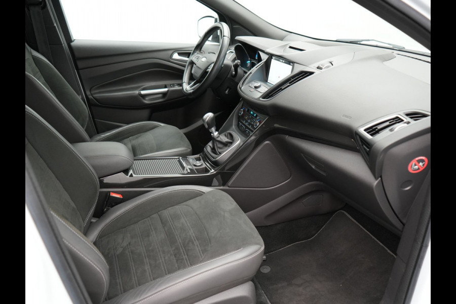 Ford Kuga 1.5 EcoBoost ST Line 2000kg Trekgewicht | Alcantara Sportstoelen | Apple Carplay | Navigatie | Trekhaak | Camera | Climate Control | Cruise Control | L.M. 18" | Parkeersensoren |