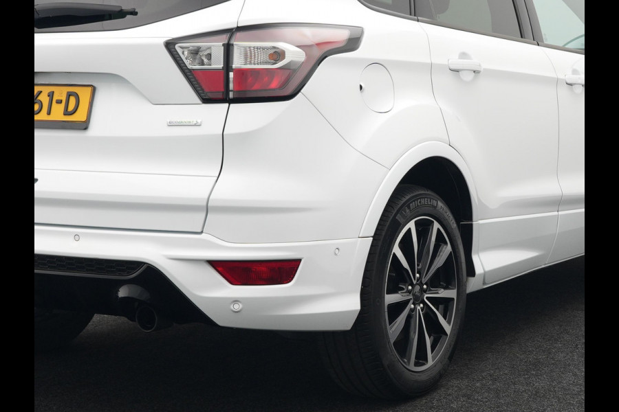 Ford Kuga 1.5 EcoBoost ST Line 2000kg Trekgewicht | Alcantara Sportstoelen | Apple Carplay | Navigatie | Trekhaak | Camera | Climate Control | Cruise Control | L.M. 18" | Parkeersensoren |