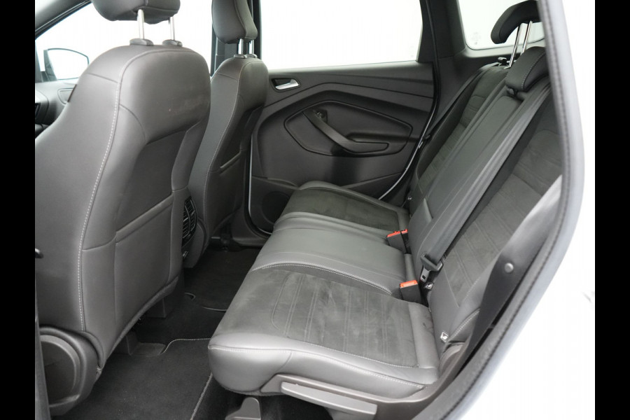 Ford Kuga 1.5 EcoBoost ST Line 2000kg Trekgewicht | Alcantara Sportstoelen | Apple Carplay | Navigatie | Trekhaak | Camera | Climate Control | Cruise Control | L.M. 18" | Parkeersensoren |