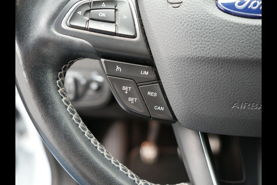 Ford Kuga 1.5 EcoBoost ST Line 2000kg Trekgewicht | Alcantara Sportstoelen | Apple Carplay | Navigatie | Trekhaak | Camera | Climate Control | Cruise Control | L.M. 18" | Parkeersensoren |
