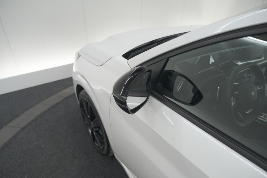Peugeot 208 PureTech 100 EAT8 Allure Pack | Camera | Navigatie | Apple Carplay | Parkeersensoren | 17 Inch Lichtmetalen Velgen