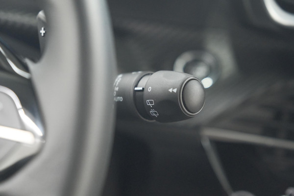 Peugeot 208 PureTech 100 EAT8 Allure Pack | Camera | Navigatie | Apple Carplay | Parkeersensoren | 17 Inch Lichtmetalen Velgen