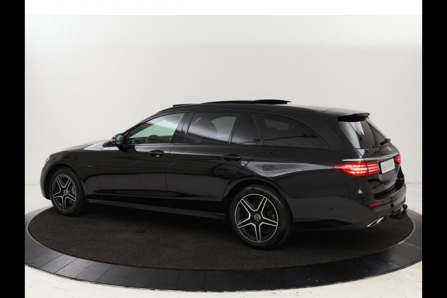 Mercedes-Benz E-Klasse 300de 4Matic AMG Night | Panoramadak | Trekhaak | Stoelverwarming | 360 camera | Adaptive cruise | Leder/Alcantara | Burmeseter | Matrix LED | Navigatie