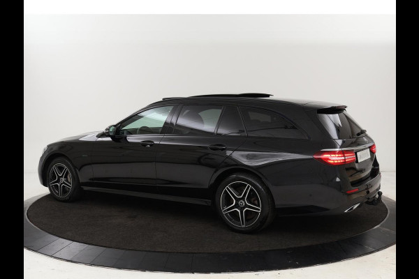 Mercedes-Benz E-Klasse 300de 4Matic AMG Night | Panoramadak | Trekhaak | Stoelverwarming | 360 camera | Adaptive cruise | Leder/Alcantara | Burmeseter | Matrix LED | Navigatie