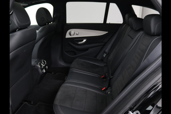 Mercedes-Benz E-Klasse 300de 4Matic AMG Night | Panoramadak | Trekhaak | Stoelverwarming | 360 camera | Adaptive cruise | Leder/Alcantara | Burmeseter | Matrix LED | Navigatie
