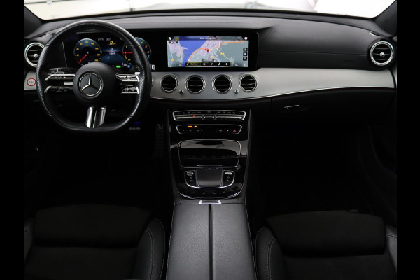 Mercedes-Benz E-Klasse 300de 4Matic AMG Night | Panoramadak | Trekhaak | Stoelverwarming | 360 camera | Adaptive cruise | Leder/Alcantara | Burmeseter | Matrix LED | Navigatie