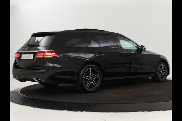 Mercedes-Benz E-Klasse 300de 4Matic AMG Night | Panoramadak | Trekhaak | Stoelverwarming | 360 camera | Adaptive cruise | Leder/Alcantara | Burmeseter | Matrix LED | Navigatie