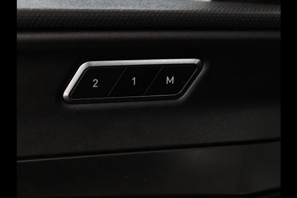 Lynk & Co 01 1.5 Plug In | Panoramadak | Infinity by Harman | 360 camera | Adaptive cruise | Stoelverwarming | Carplay | Memory | Full LED